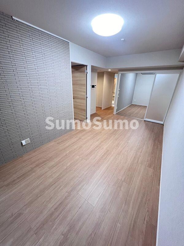 物件内観写真5　(おしゃれな居間です)