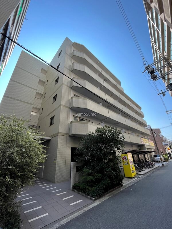 物件外観写真1　(外観は落ち着いています)