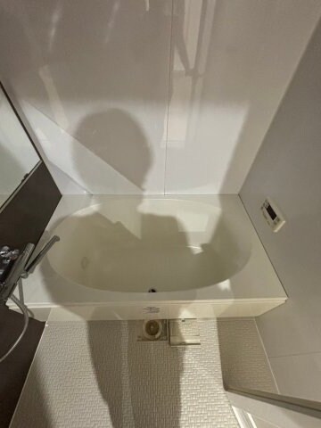 物件内観写真9　(日々の疲れを癒すお風呂付です)