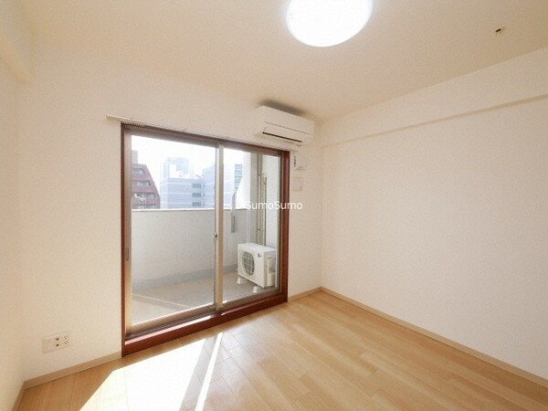 寝室(落ち着いて過ごせるお部屋なので、寝室にいかがでしょうか)