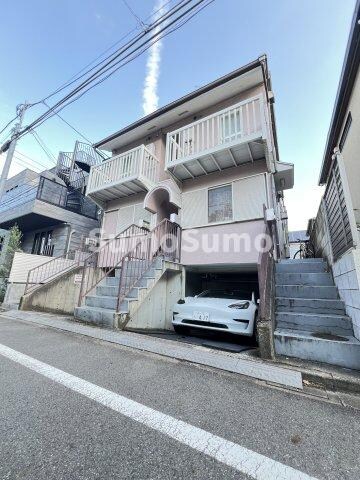 物件外観写真2　(外観は落ち着いています)