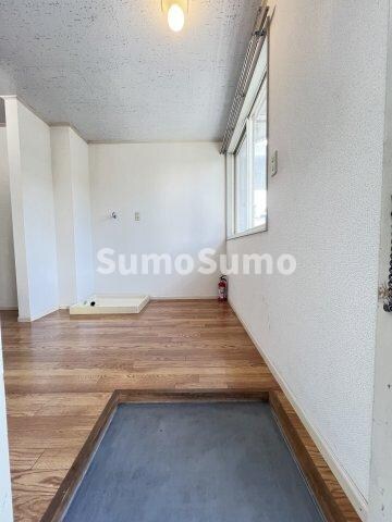 物件内観写真7　(収納もある玄関です)