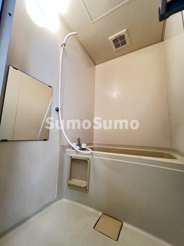 物件内観写真12　(日々の疲れを癒すお風呂付です)