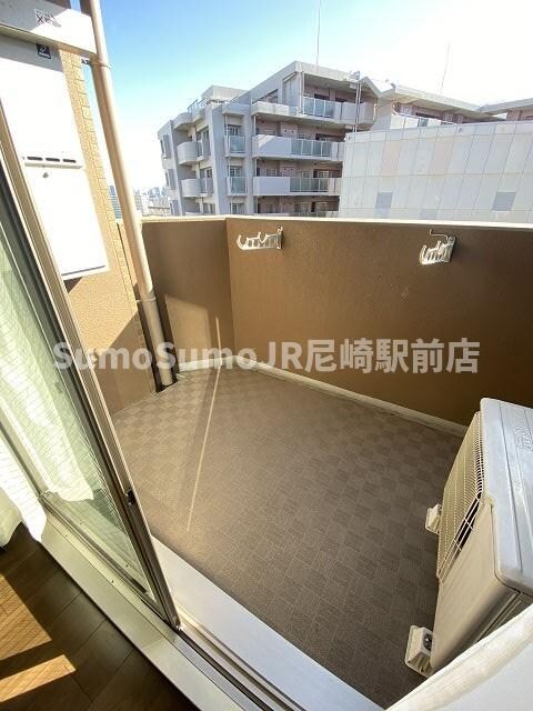 物件内観写真10　(外からの目が気にならないバルコニーで洗濯物が干せます)