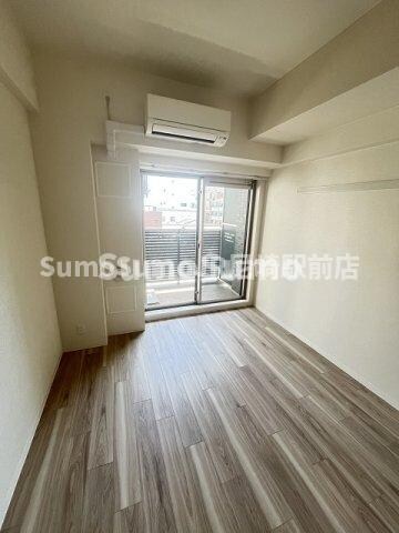 物件内観写真12　(明るい洋室です)