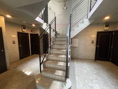 物件外観写真2　(ホテルライクなエントランスホー )