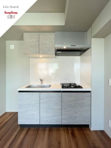 物件内観写真6　(広くて明るい寝室)