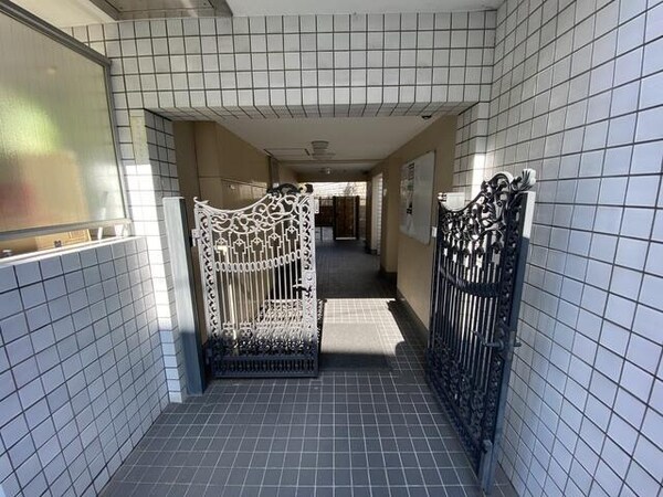エントランス( )