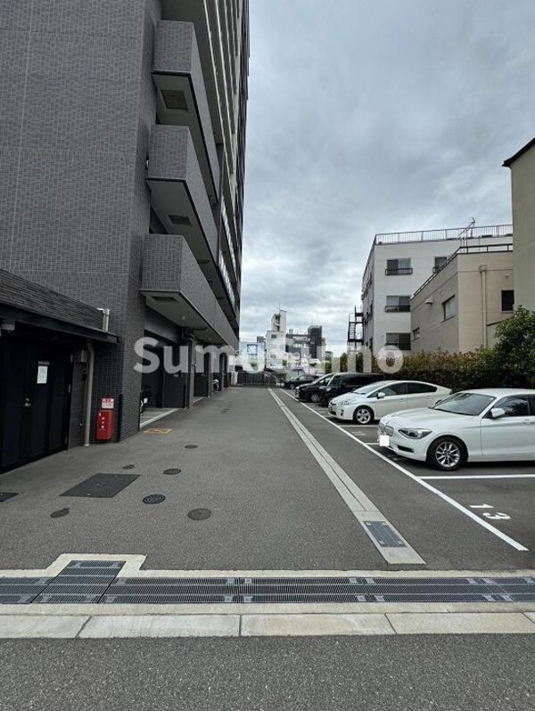 駐車場(駐車場に車を止められます)