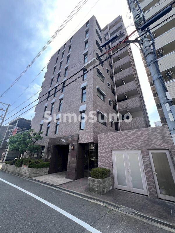 物件外観写真1　(外観は落ち着いています)