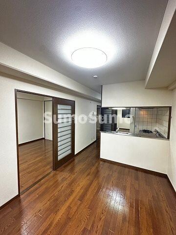 物件内観写真5　(ゆったりとしたリビングです)