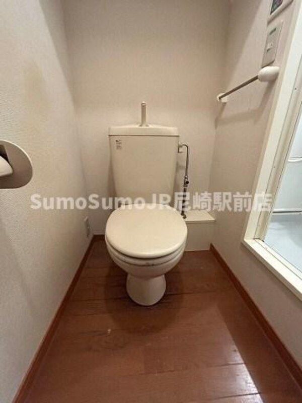 トイレ(落ち着いた色調のトイレです)
