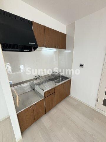 物件内観写真6　(落ち着いた色調の寝室です)