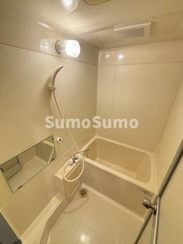 物件内観写真8　(ゆったりとスペースのある洗面所)