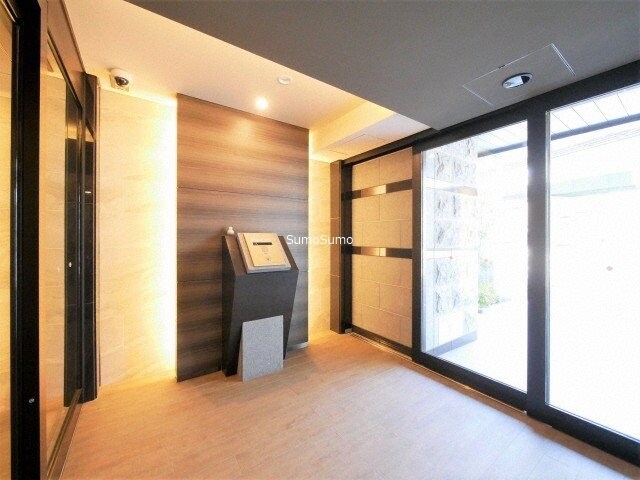 物件外観写真3　(ゆとりのあるロビーです)