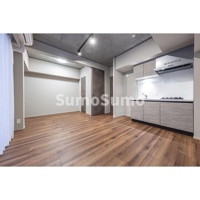 物件内観写真2　(こちらの居間で趣味の時間をお楽しみください)