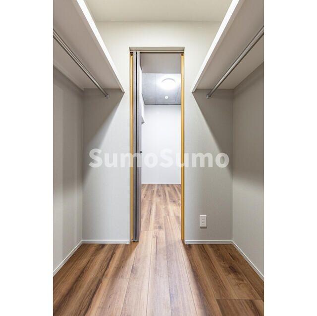 物件内観写真8　(小物を収納するのに便利です)