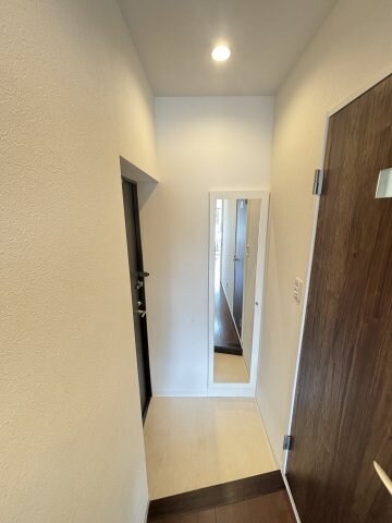 物件内観写真4　(玄関です)