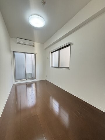 物件内観写真7　(使い勝手のいい寝室です)