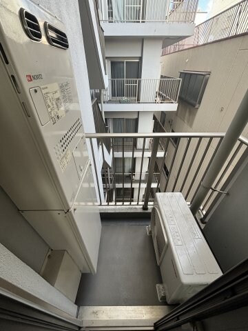 物件内観写真16　(お洗濯にも便利なバルコニー付き)