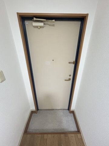 物件内観写真2　(毎日通る玄関はこちらです)
