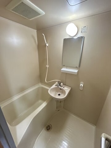 物件内観写真6　(日々の疲れを癒すお風呂付です)