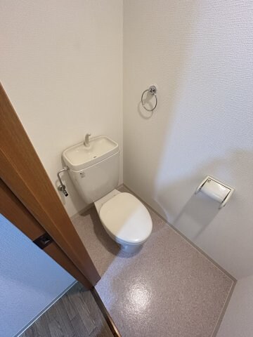 物件内観写真8　(シンプルで使いやすいトイレです)