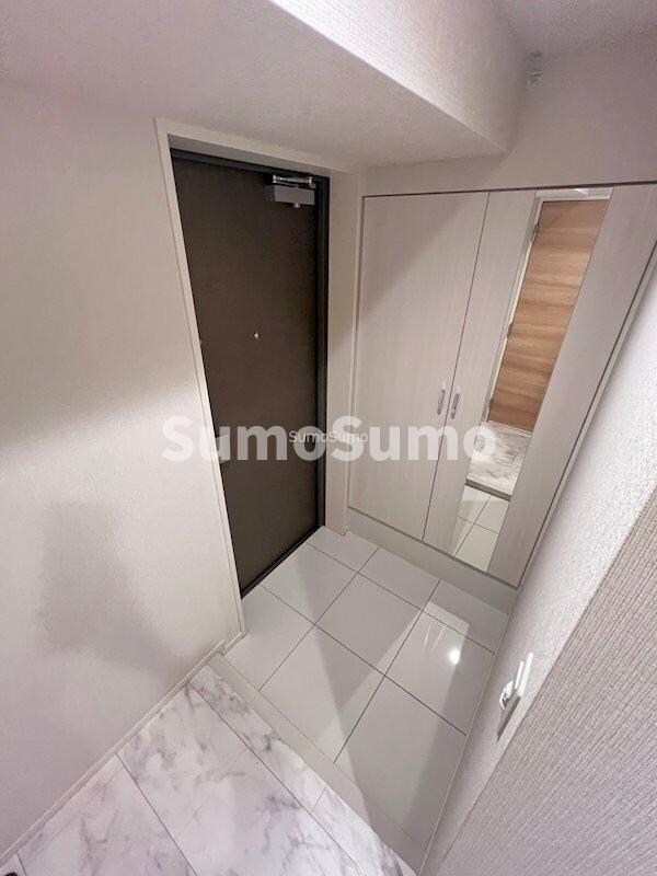 物件内観写真4　(シンプルで使いやすい玄関です)