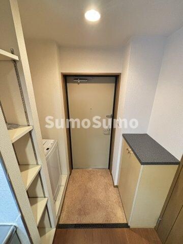 物件内観写真4　(明るい玄関です)