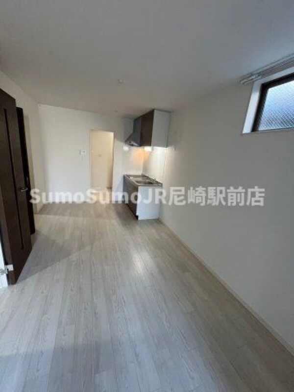 居室(ゆったり過ごせる居間です)