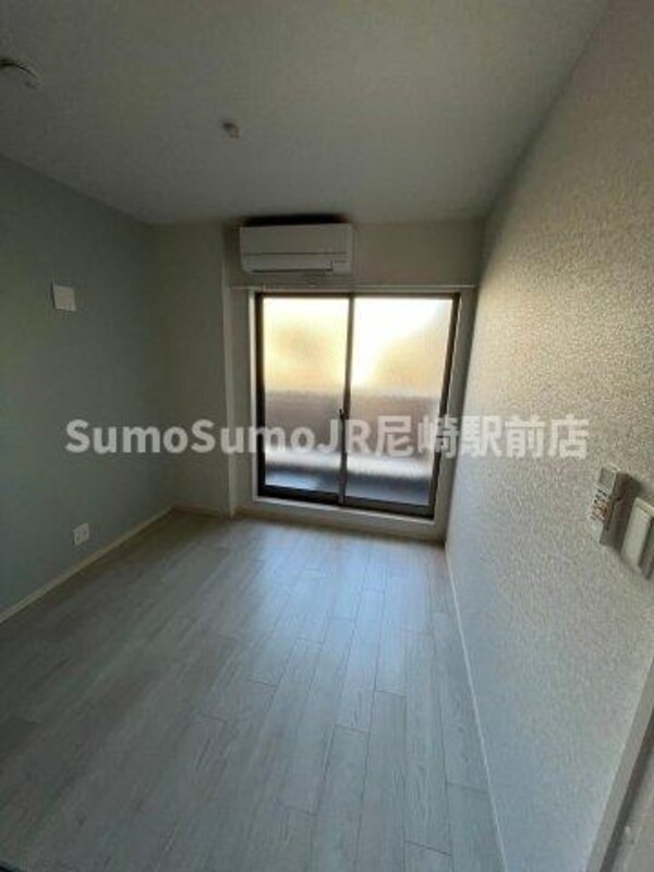 居室(ゆったりとした居間です)