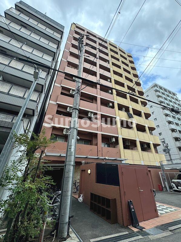 物件外観写真1　(外観は落ち着いています)