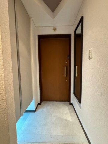 物件内観写真4　(きれいな玄関です)