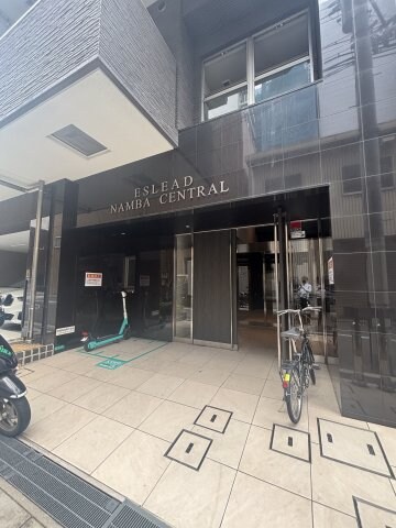 物件外観写真2　(ゆとりのあるエントランスです)