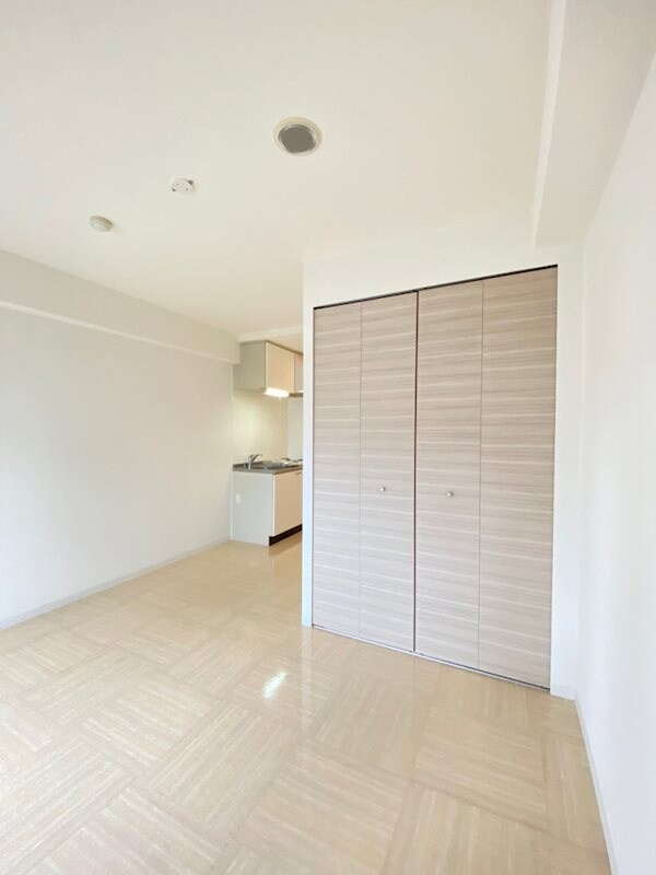 寝室(広くて明るい寝室)