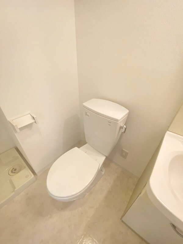 物件内観写真12　(シンプルで使いやすいトイレです)