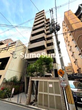 物件外観写真1　(外観は落ち着いています)