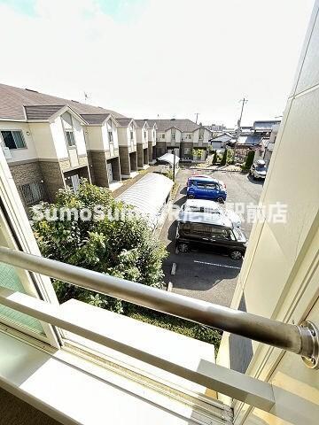 物件内観写真9　(お洗濯にも便利なバルコニー付き)