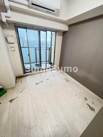 物件内観写真8　(こちらの居間で趣味の時間をお楽しみください)