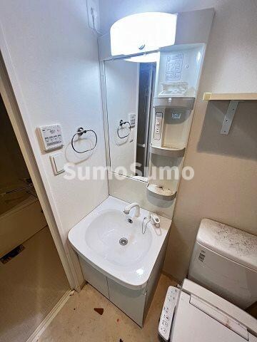 物件内観写真26　(ゆったりとスペースのある洗面所)