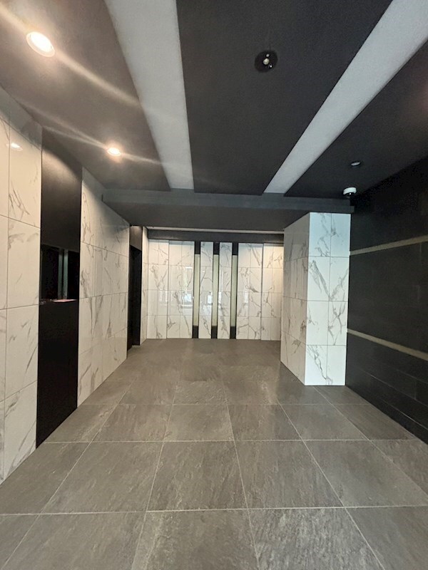 物件外観写真3　(落ち着いたロビーです)