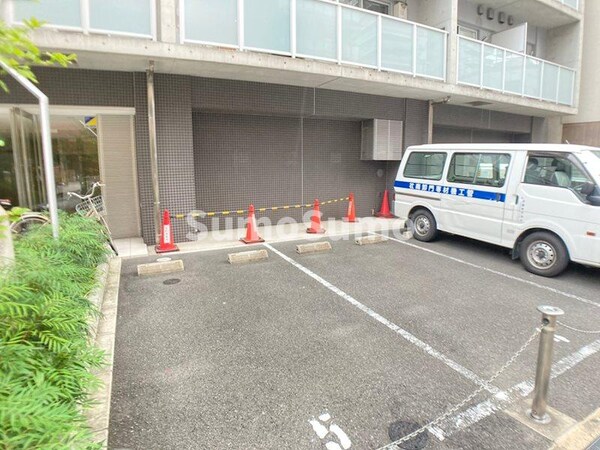 駐車場(駐車場に車を止められます)