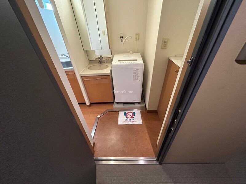 物件内観写真4　(シンプルで使いやすい玄関です)