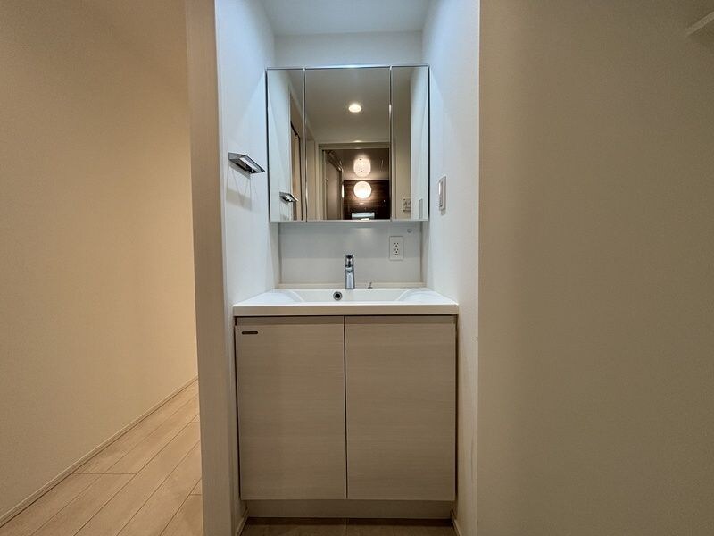 物件内観写真3　(きれいな玄関です)