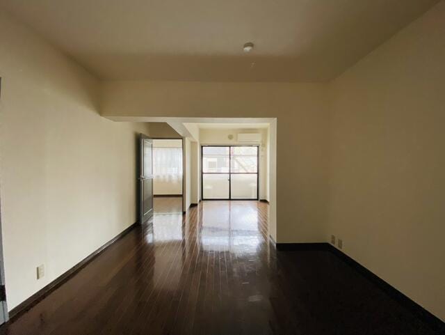 物件内観写真3　(約１６．８帖の広々とした空間… )