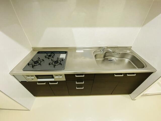 物件内観写真6　(ガス３口コンロ・作業スペース… )