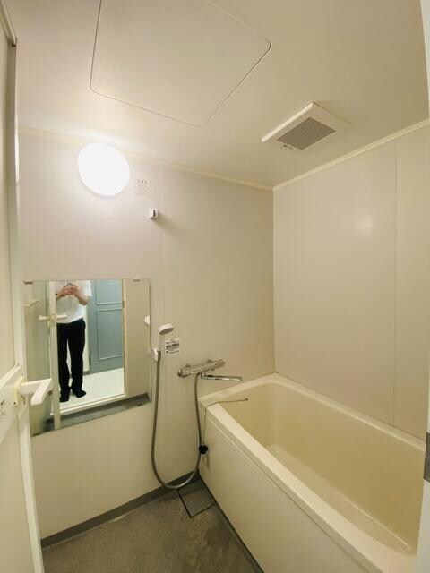 物件内観写真8　(鏡付き・ハンドル式シャワー )