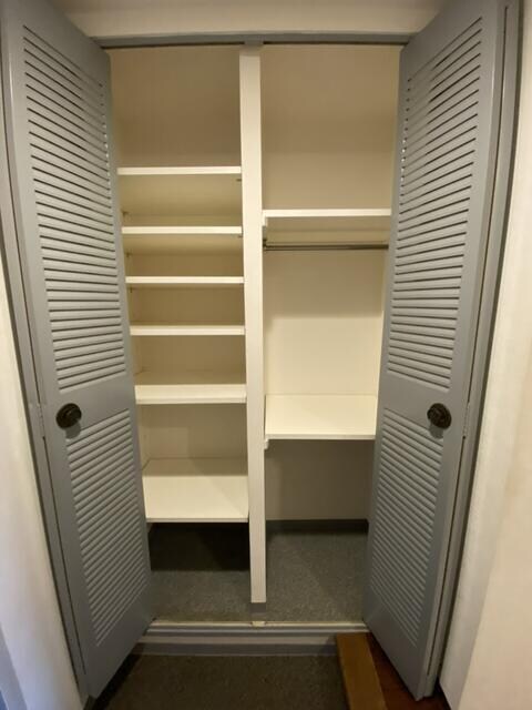 物件内観写真13　(シューズクローゼットも広々と… )