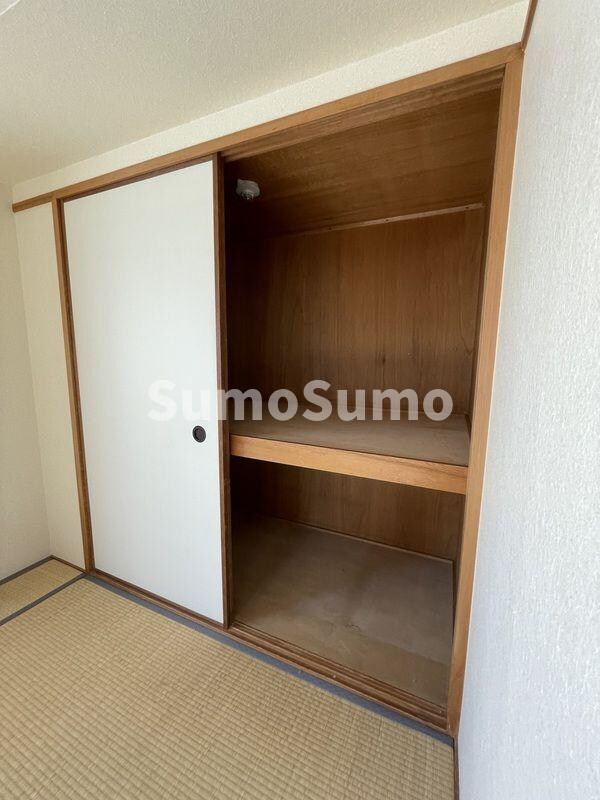 物件内観写真12　(小物を収納するのに便利です)