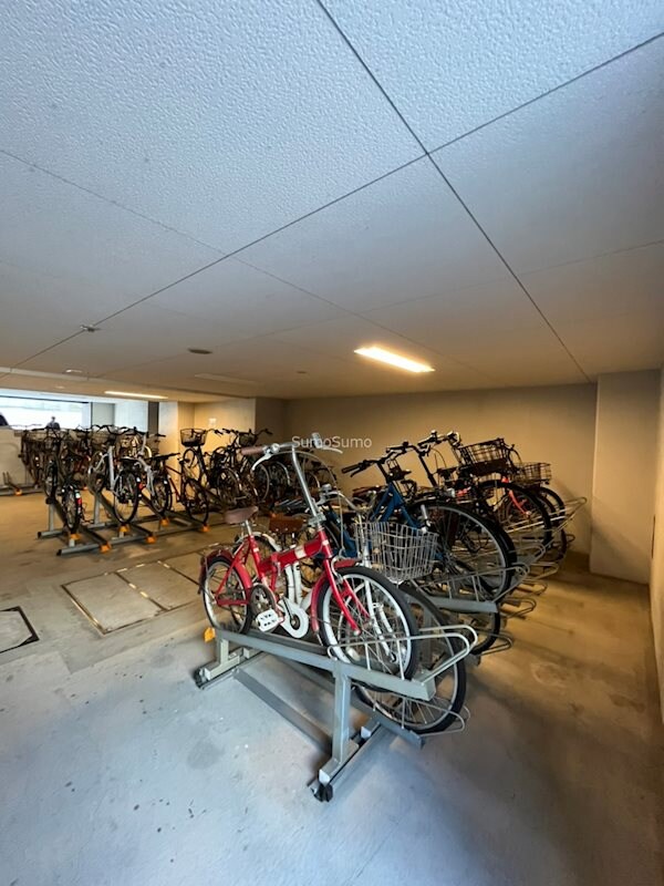 駐車場(車をお持ちの方に嬉しい駐車場付きの物件です)
